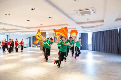 娱乐健身表演视频,跟随热门视频一起燃脂狂欢